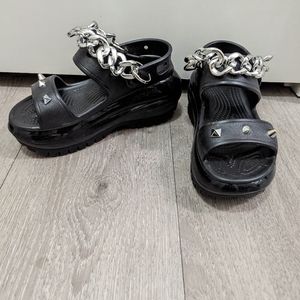 Mega Crush platform Crocs with accessories